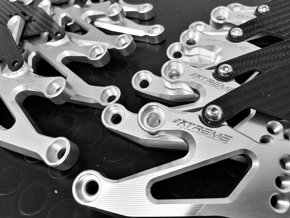 Extreme Components 削切腳踏板件批次，件件可見雷射刻印