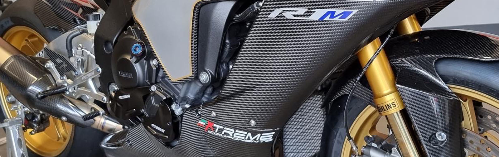 Extreme Components 碳纖維側整流罩裝於賽事用車