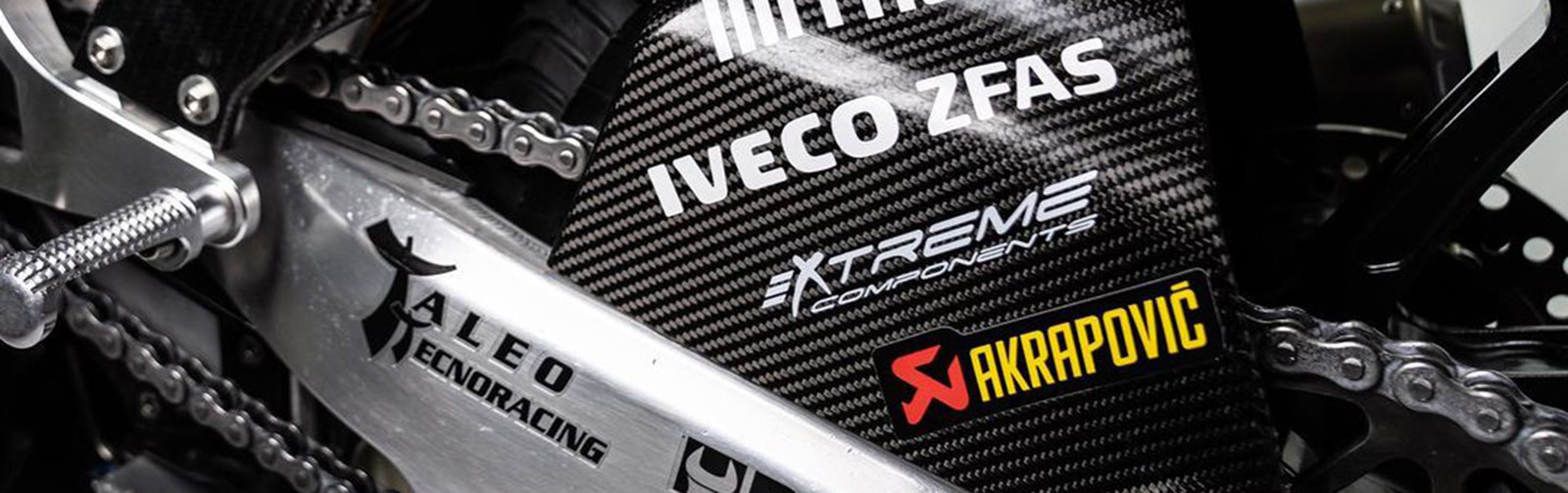 裝上 Extreme Components 碳纖維整流罩的賽事用車