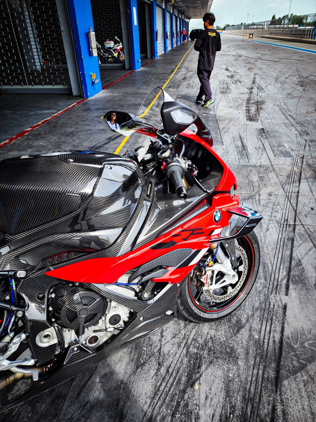 裝上 RPM Carbon 碳纖維部品的 BMW S1000RR